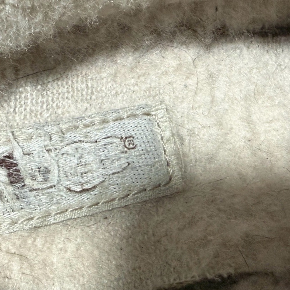 UGG Women’s Size 8 1/2 Lynwood Closed Toe Clogs Shoes Khaki Color Suede - Picture 4 of 15